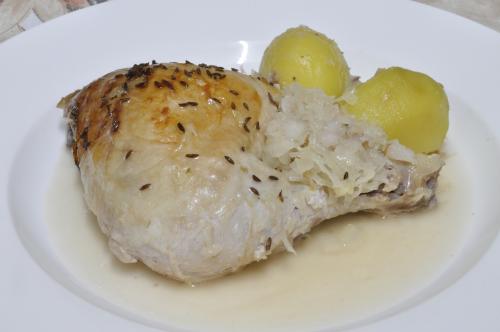 Jak uvařit selské pečené kuře se zelím? Snadné recept, připravený za 30 - 45 minut